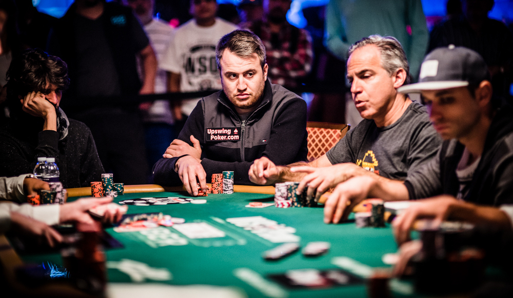 pros and cons of live and online poker tournaments